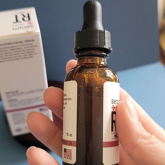 Clara's New York Retinol Serum - Picture 7 of 8